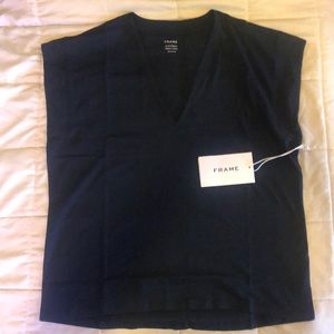 Frame Le Mid Rise V vee neck tee shirt. Size Medium. Color Navy.